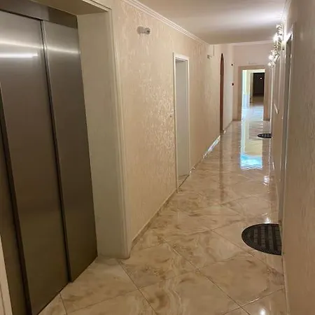 In A Luxurious Complex In Sunny *