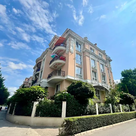 In A Luxurious Complex In Sunny Appartement