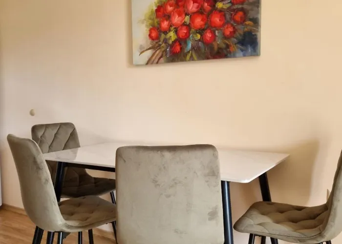 In A Luxurious Complex In Sunny Apartment *