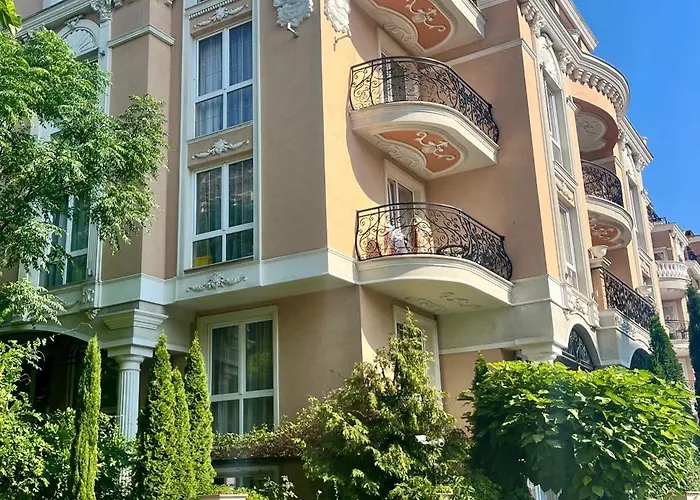 In A Luxurious Complex In Sunny Apartment *