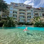In A Luxurious Complex In Sunny *