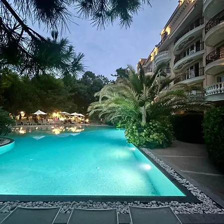 In A Luxurious Complex In Sunny Apartament