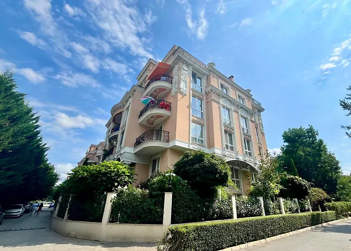 In A Luxurious Complex In Sunny Apartament