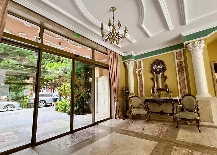 In A Luxurious Complex In Sunny Apartament *